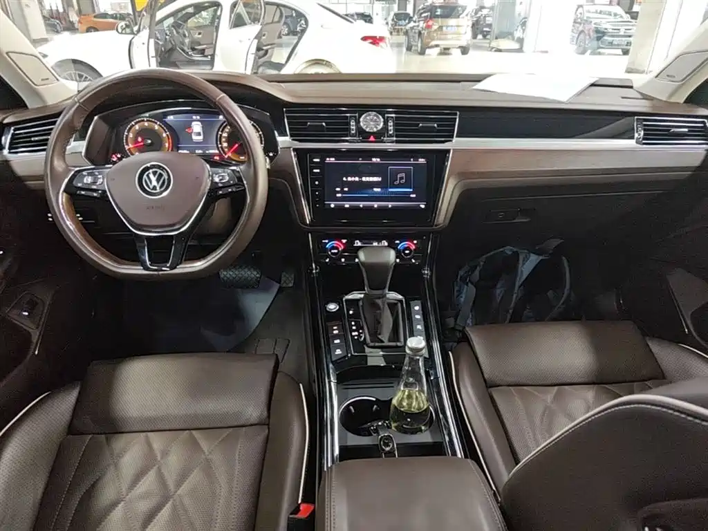 Volkswagen Phideon 2023 — фото 10