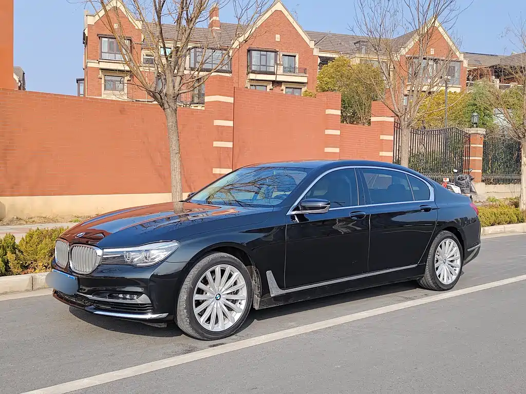 BMW 7 Series 2018 — фото 16