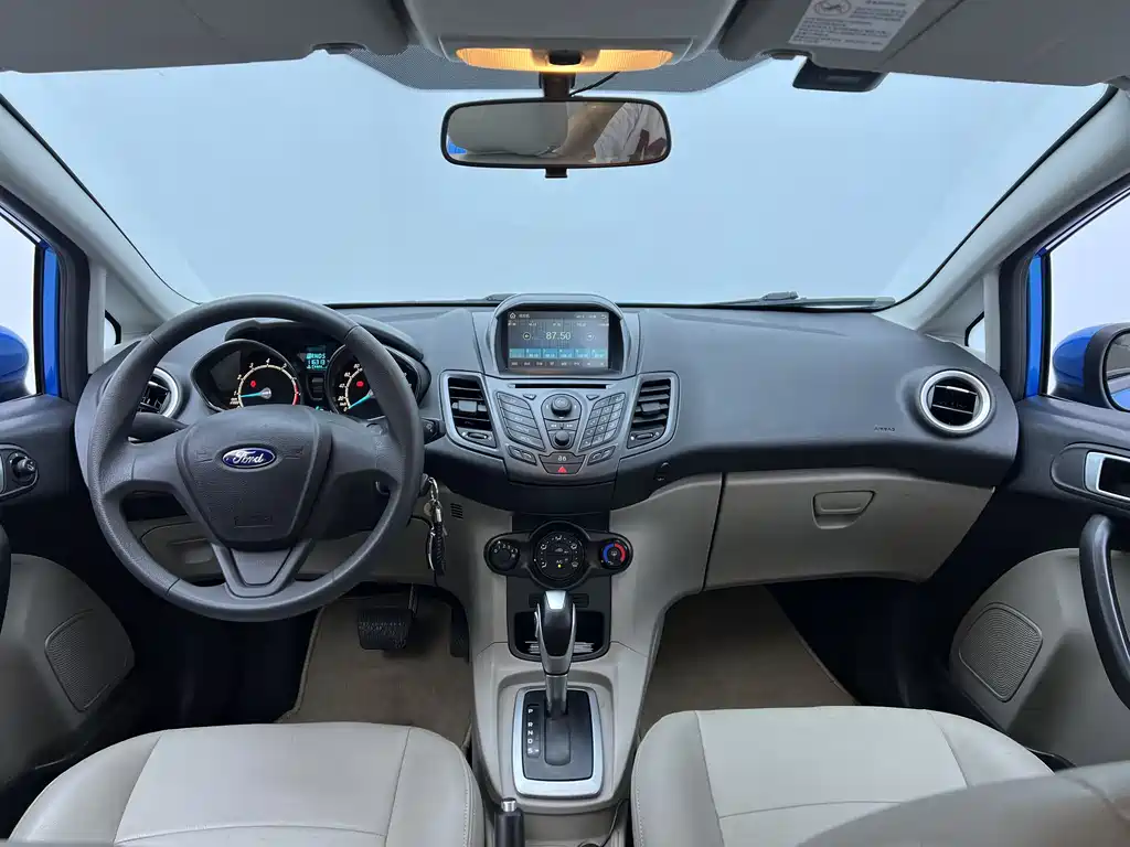 Ford Fiesta 2014 — фото 15