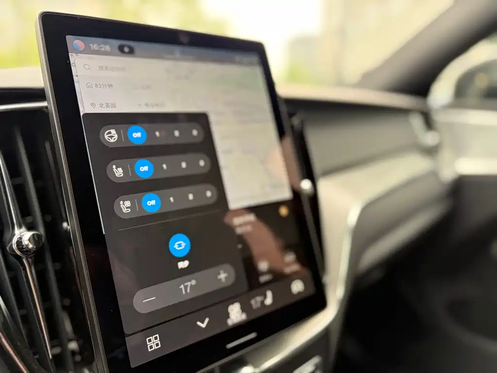 Volvo XC60 PHEV 2025 — фото 12