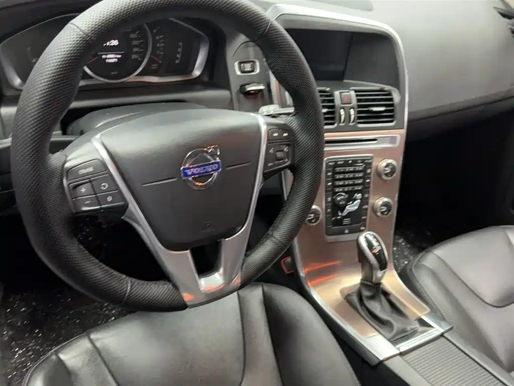 Volvo XC60 2016 — фото 10