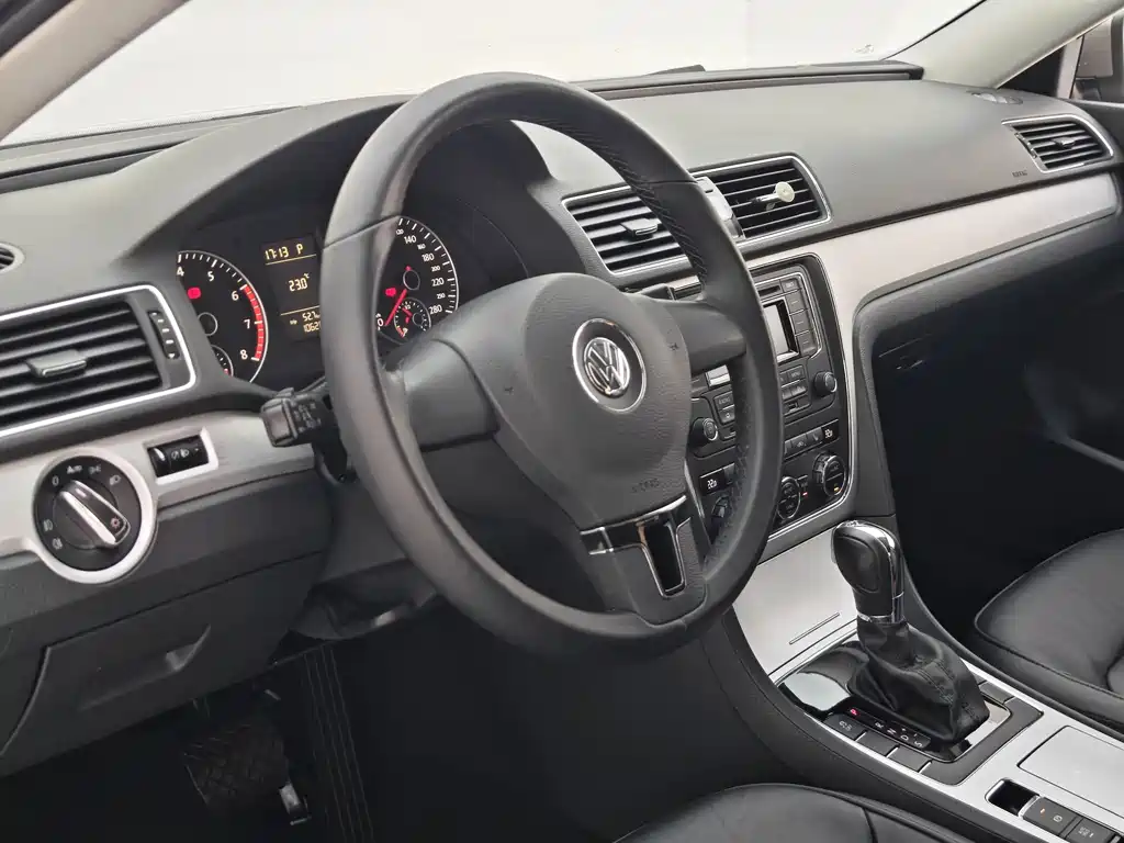 Volkswagen Passat 2014 — фото 18