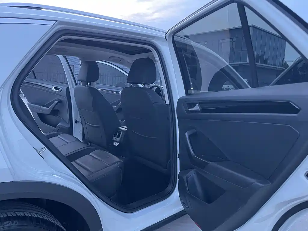 Volkswagen T-Roc 2022 — фото 11