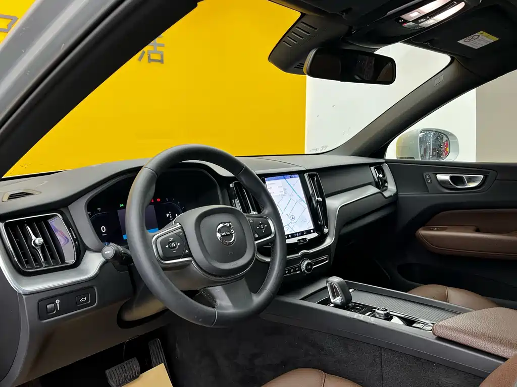 Volvo XC60 2022 — фото 4