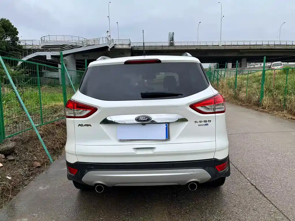 Ford Kuga 2015 — фото 18