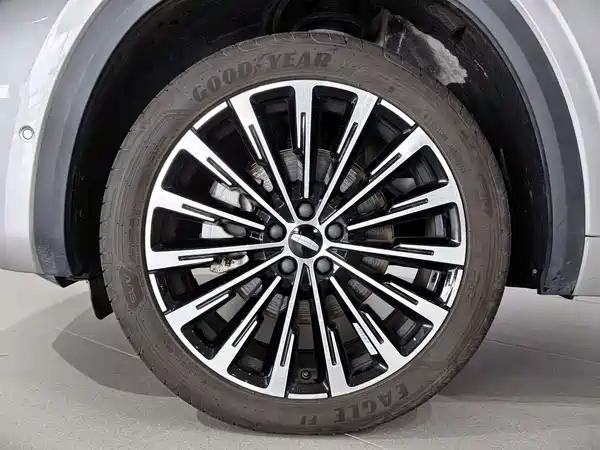 Geely Xingyue L 2023