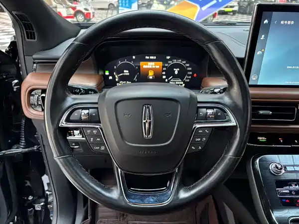 Lincoln Nautilus 2021