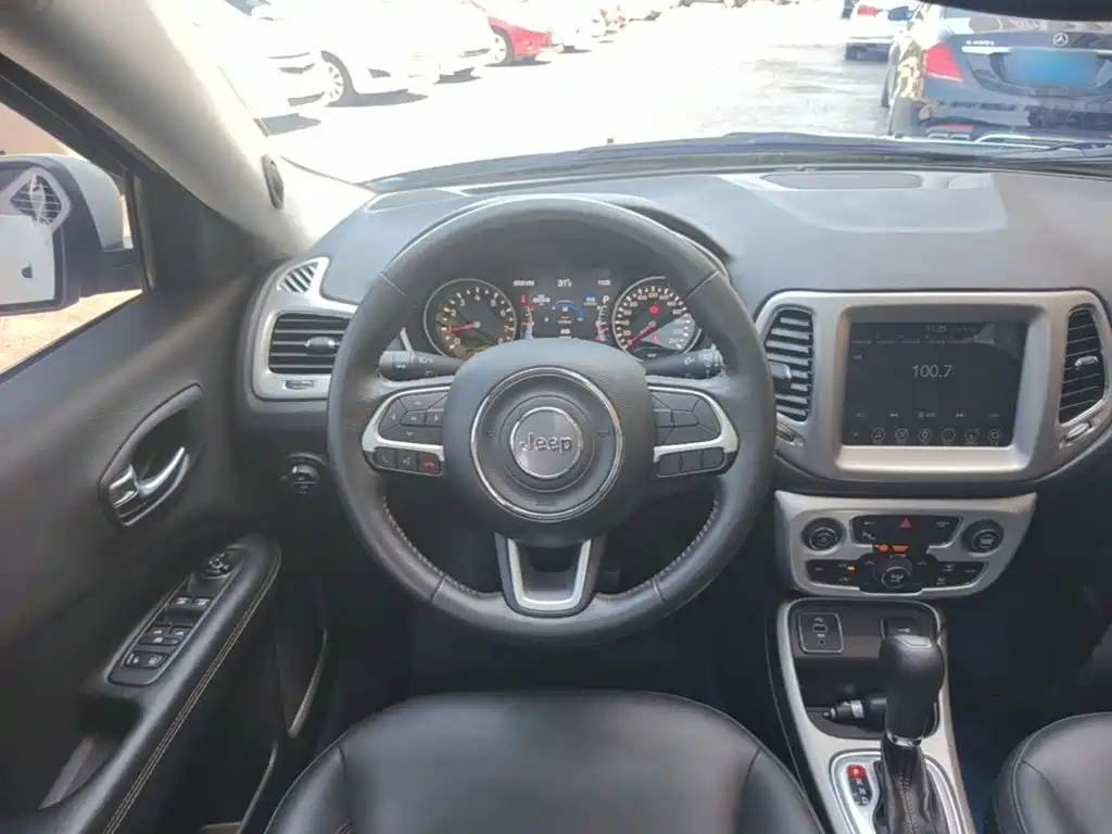 Jeep Compass 2019 — фото 11