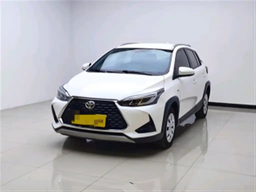 Toyota Yaris L 2023 — фото 1