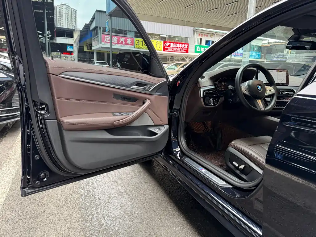 BMW 5 Series 2023 — фото 12