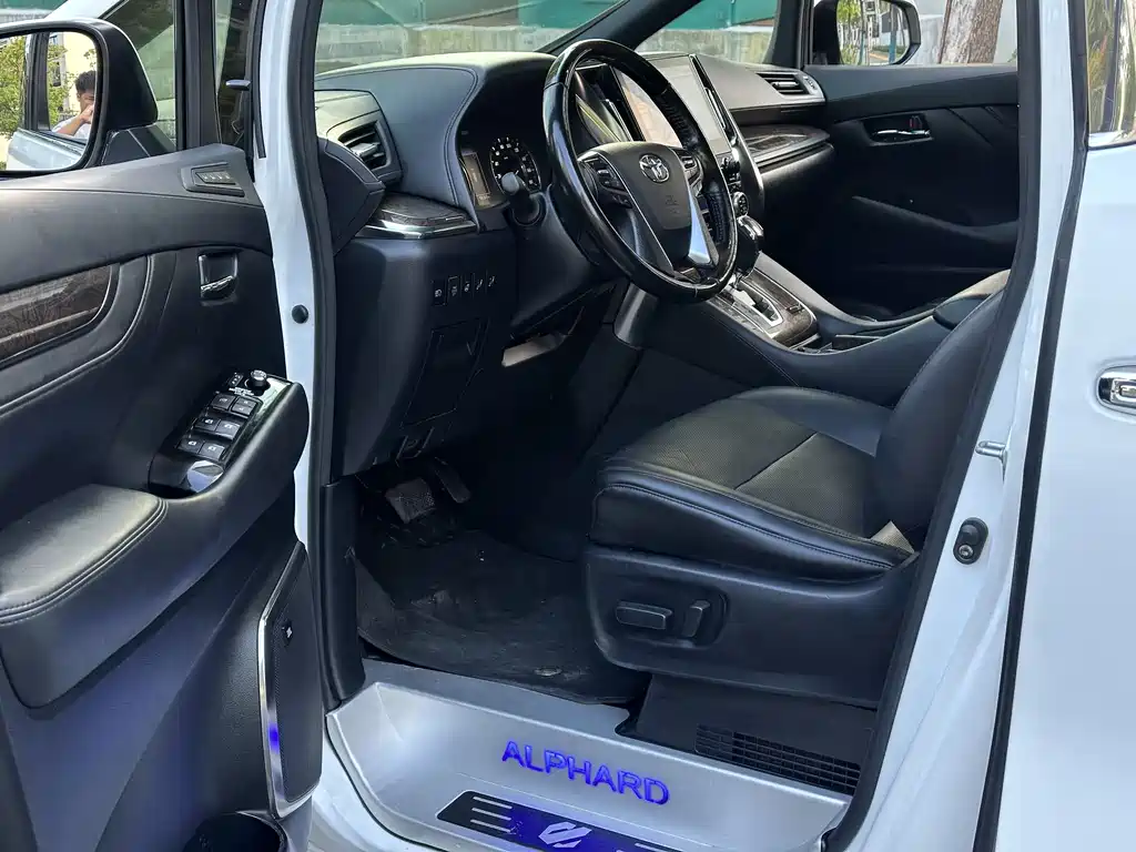 Toyota Alphard 2021 — фото 6