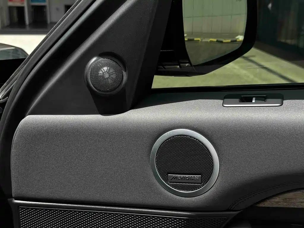 Land Rover Discovery 2018 — фото 27
