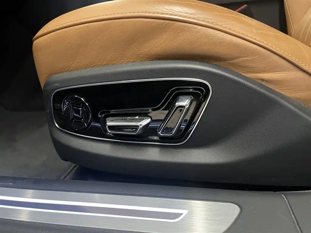 Audi A8 2023 — фото 24