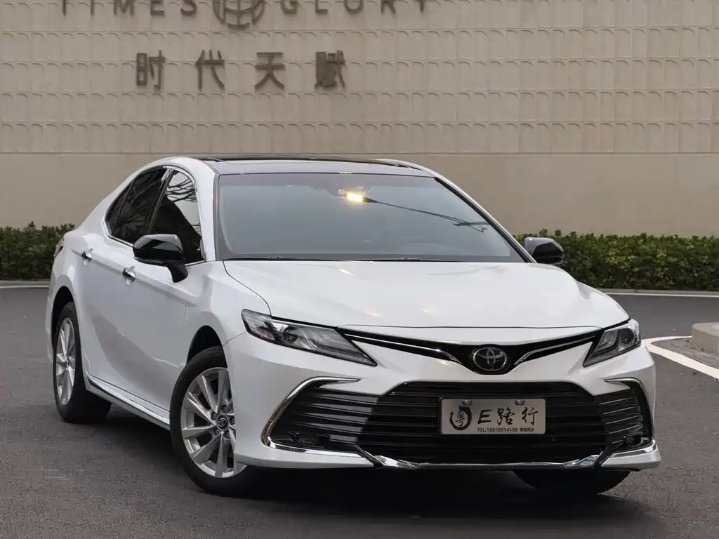Toyota Camry 2023 — фото 3