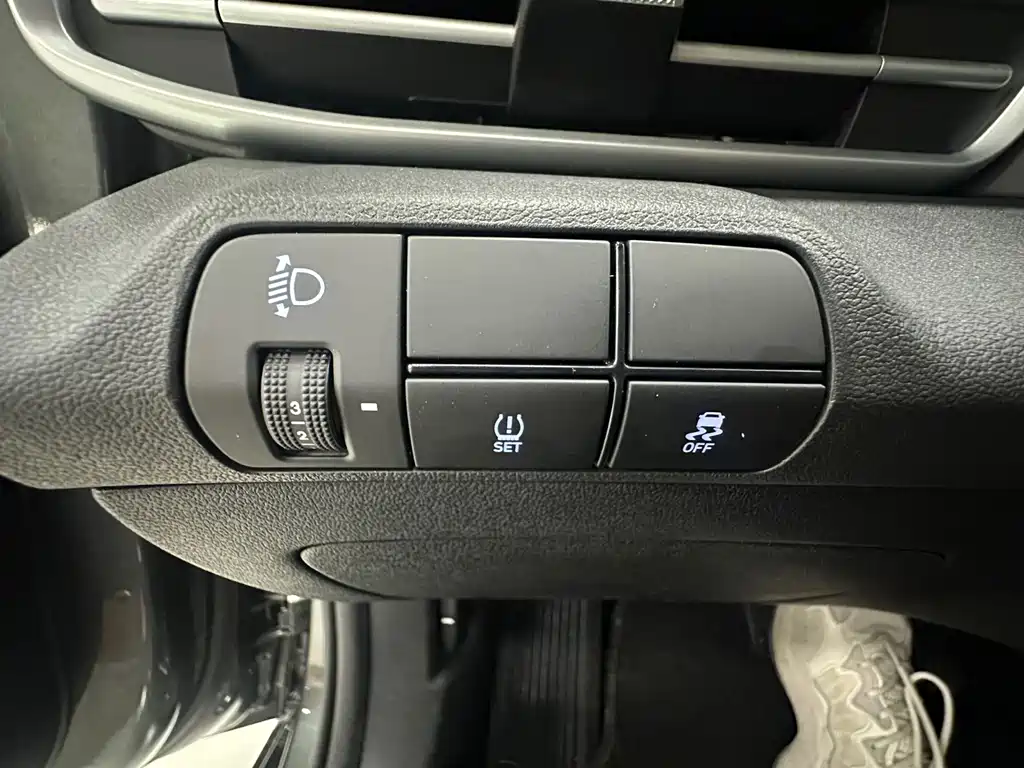 Hyundai Elantra 2023 — фото 18