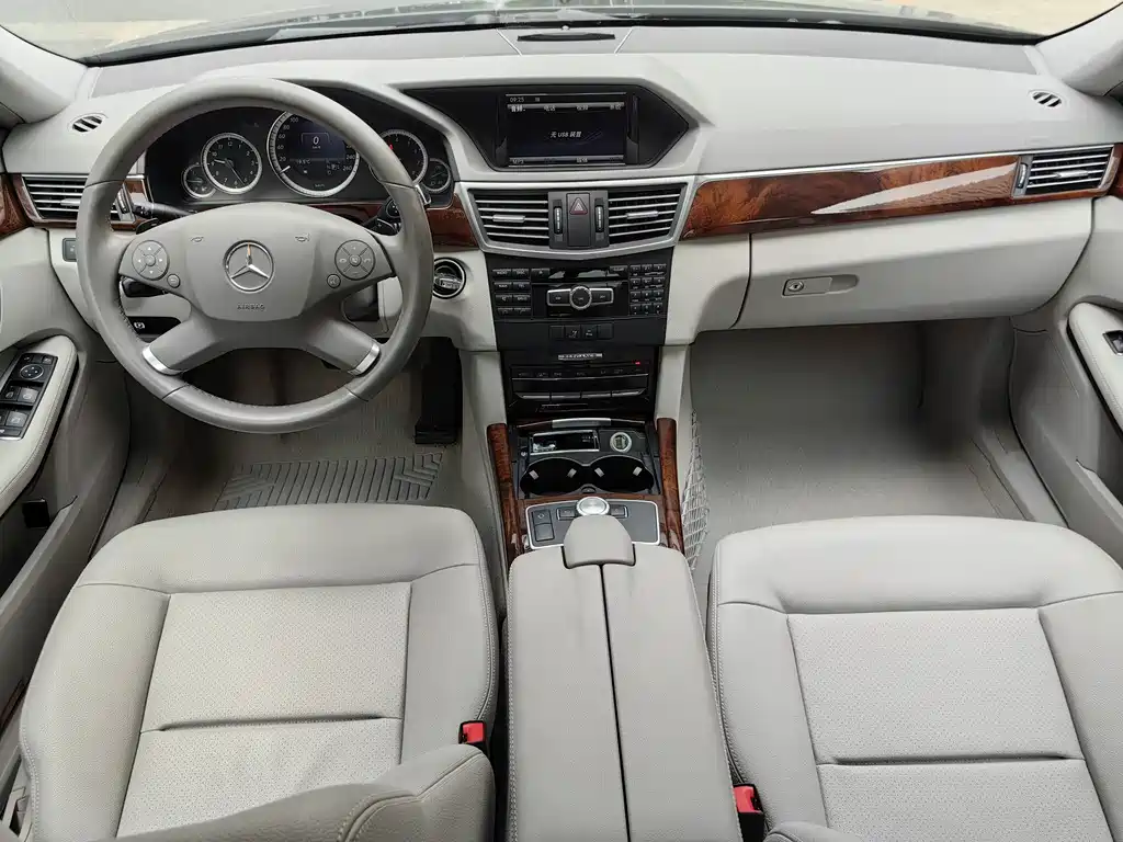 Mercedes-Benz E-Class 2012 — фото 16