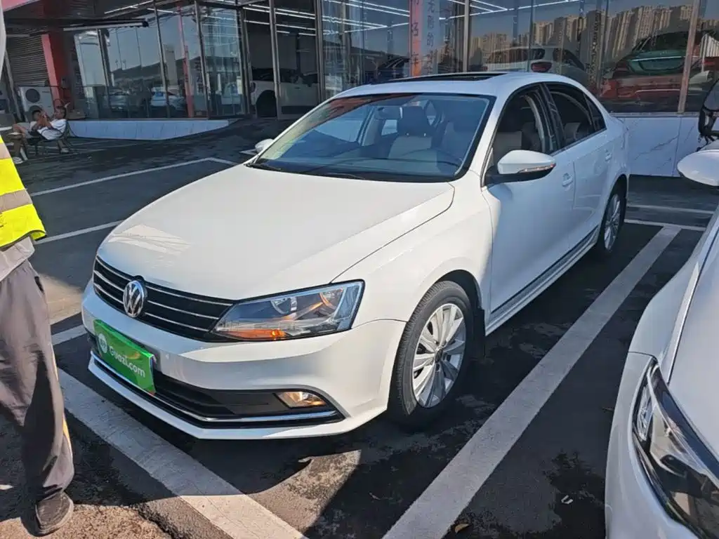 Volkswagen Sagitar 2015