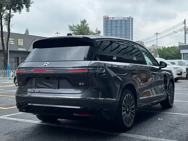 NIO ES8 2025