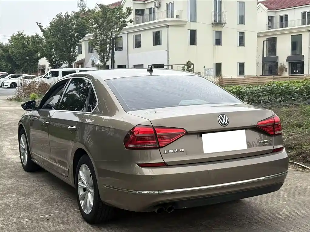 Volkswagen Passat 2016 — фото 13