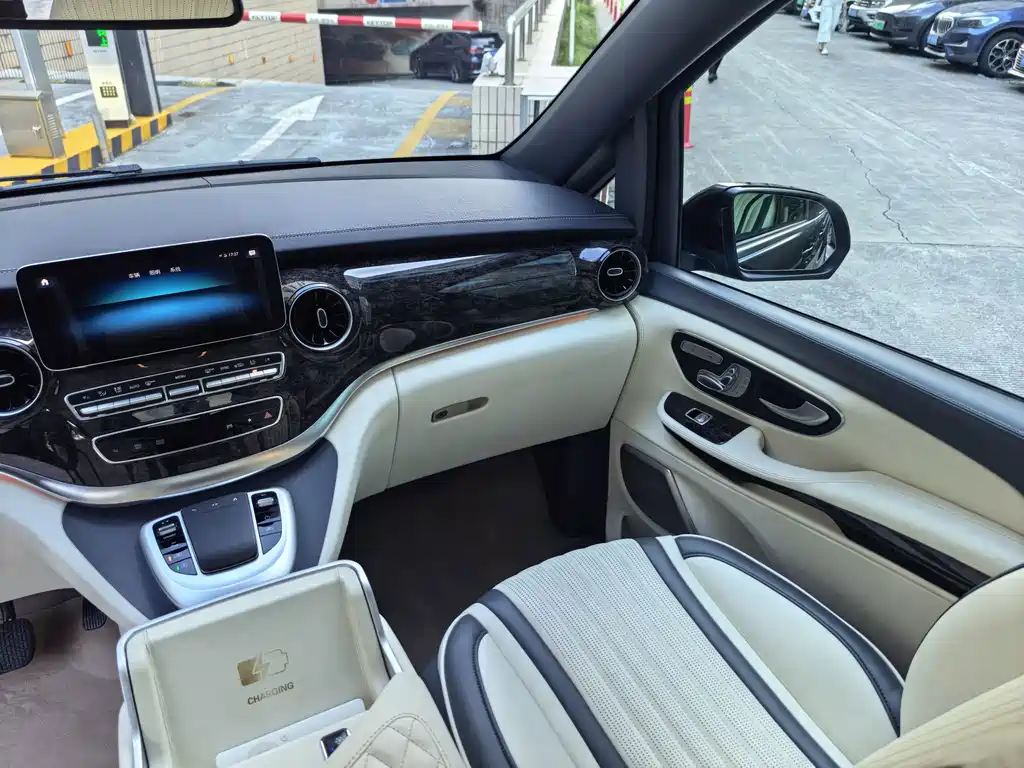 Mercedes-Benz V-Class 2022 — фото 8