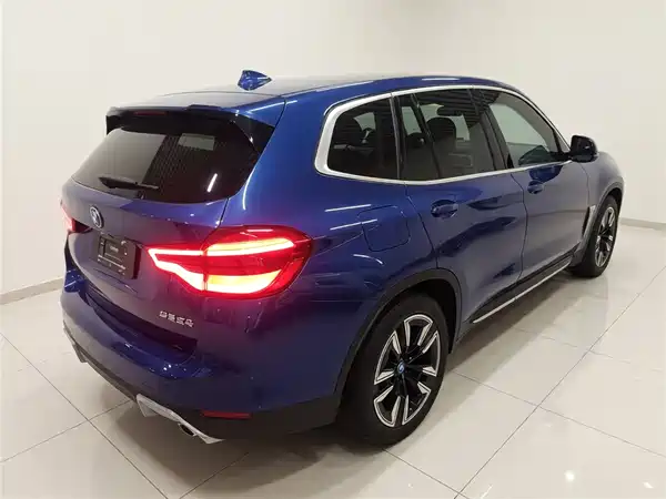 BMW iX3 2021