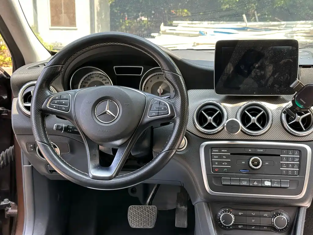 Mercedes-Benz GLA 2017 — фото 15