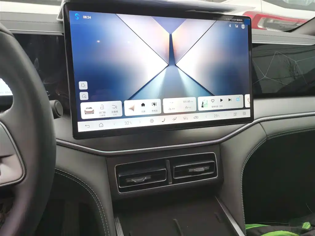 BYD L DM-i 2025 — фото 9