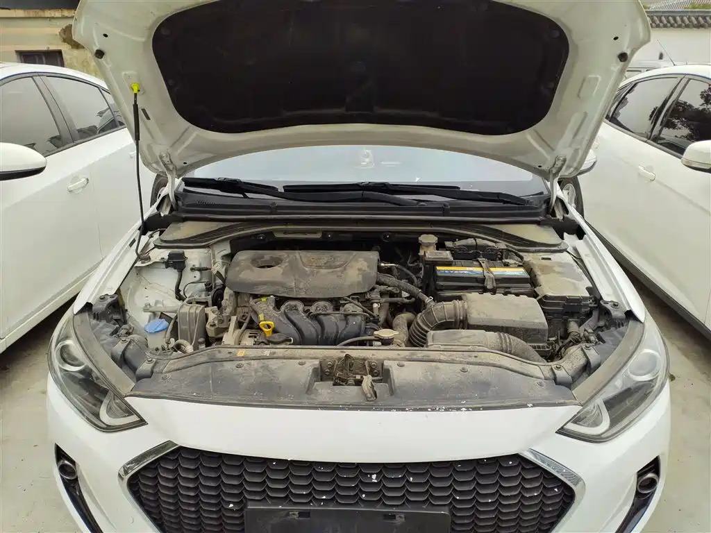 Hyundai Elantra 2017 — фото 16