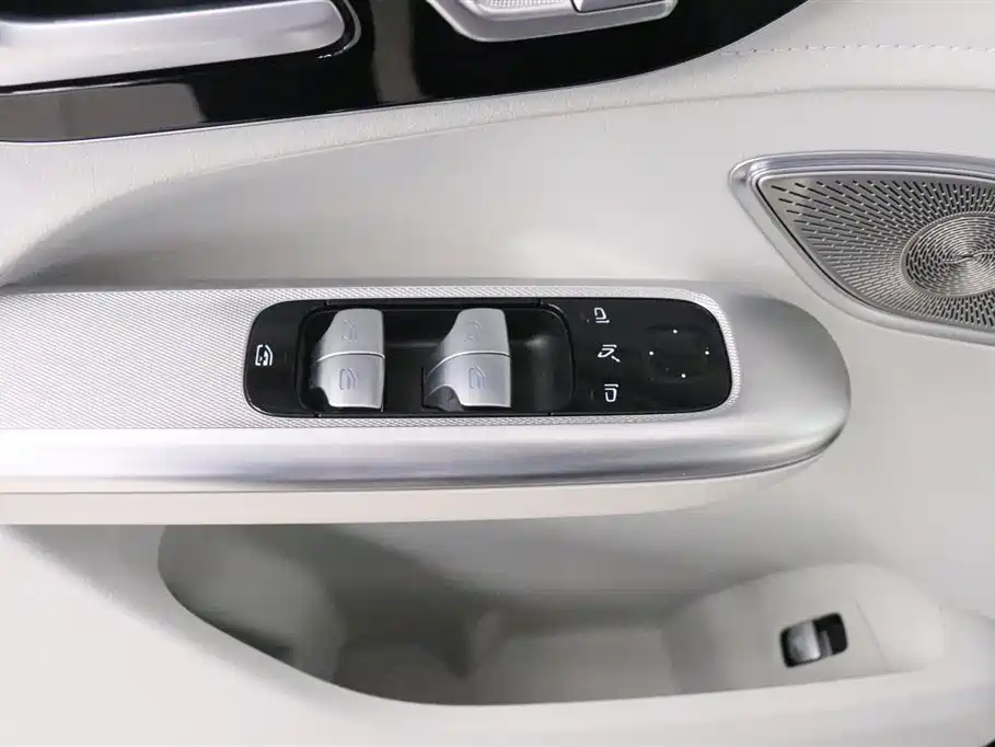 Mercedes-Benz EQE SUV 2024 — фото 14