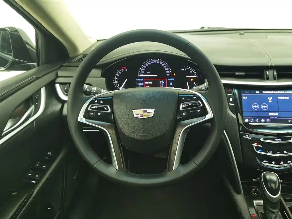 Cadillac XTS 2019 — фото 11