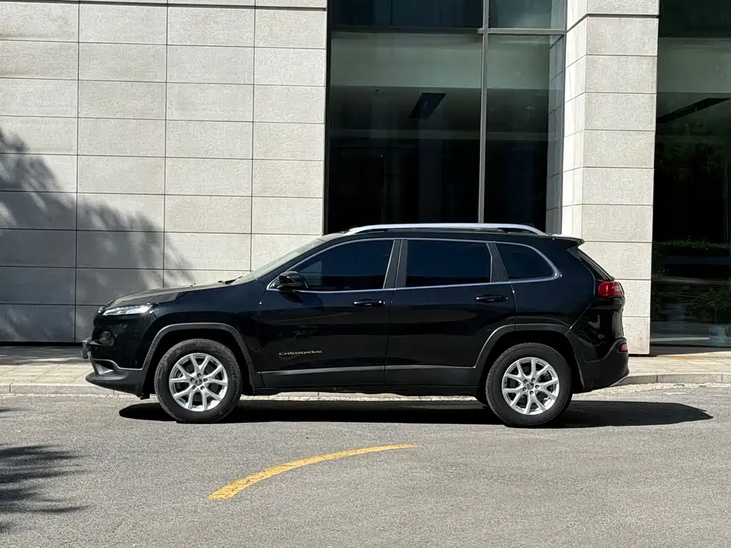 Jeep Cherokee 2016 — фото 4