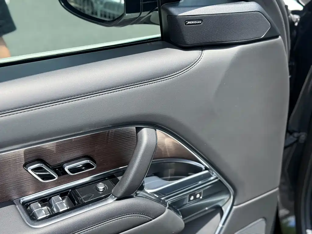 Land Rover Range Rover 2023 — фото 15