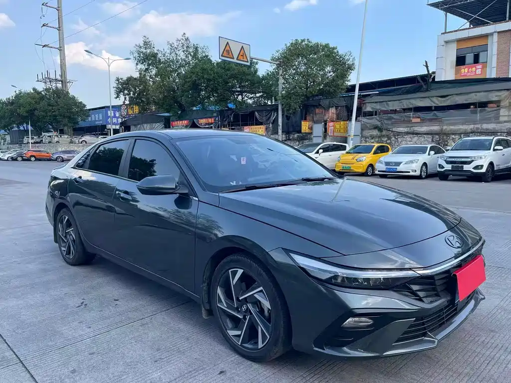 Hyundai Elantra 2023 — фото 3