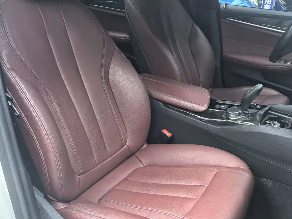 BMW 5 Series 2018 — фото 14