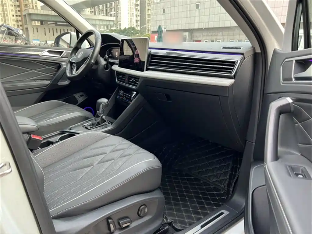 Volkswagen Tiguan L 2023 — фото 9