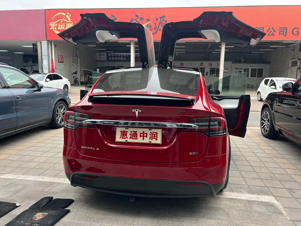 Tesla Model X 2017 — фото 8
