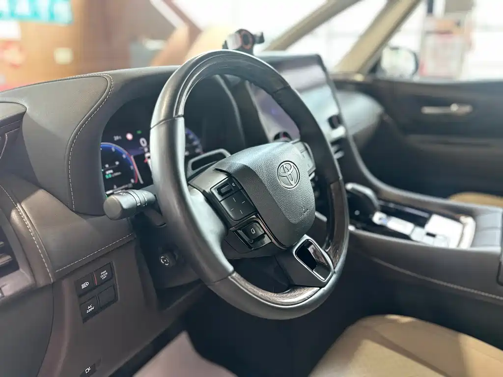 Toyota Alphard 2023 — фото 7