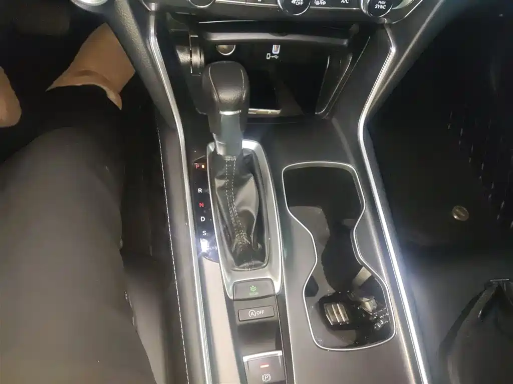 Honda Accord 2022 — фото 10