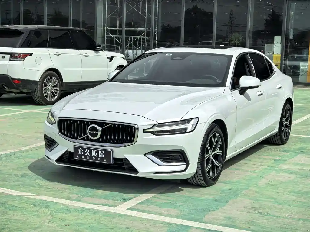 Volvo S60 2022 — фото 1