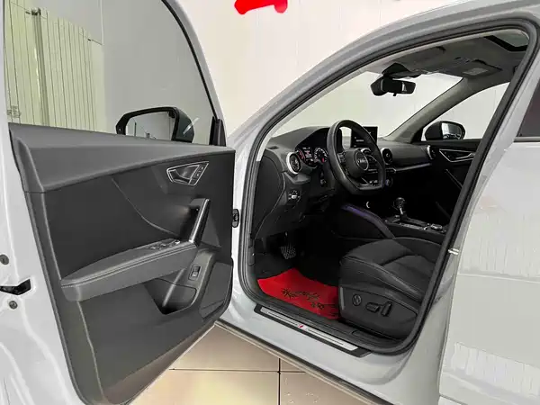 Audi Q2L 2023
