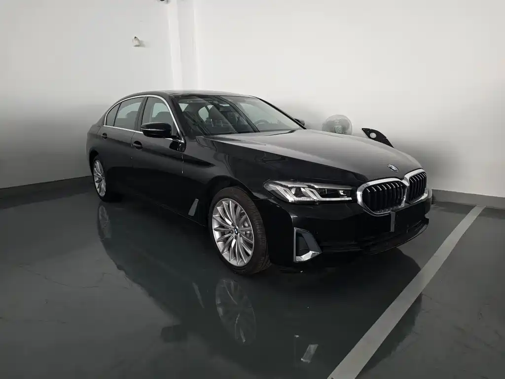 BMW 5 Series — фото 1
