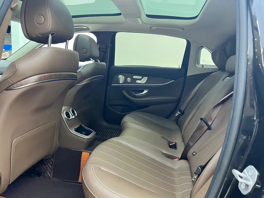 Mercedes-Benz E-Class 2023 — фото 11