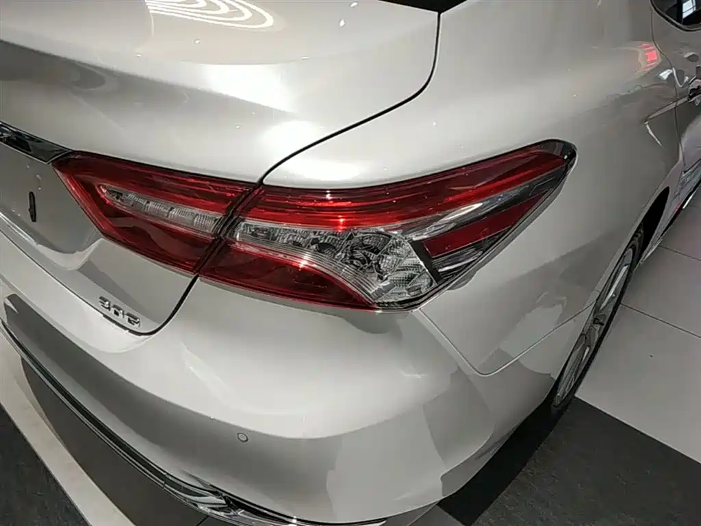 Toyota Camry 2023 — фото 8