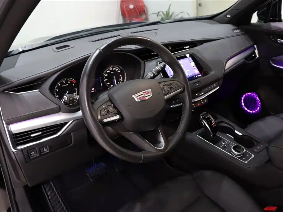 Cadillac XT4 2022 — фото 10