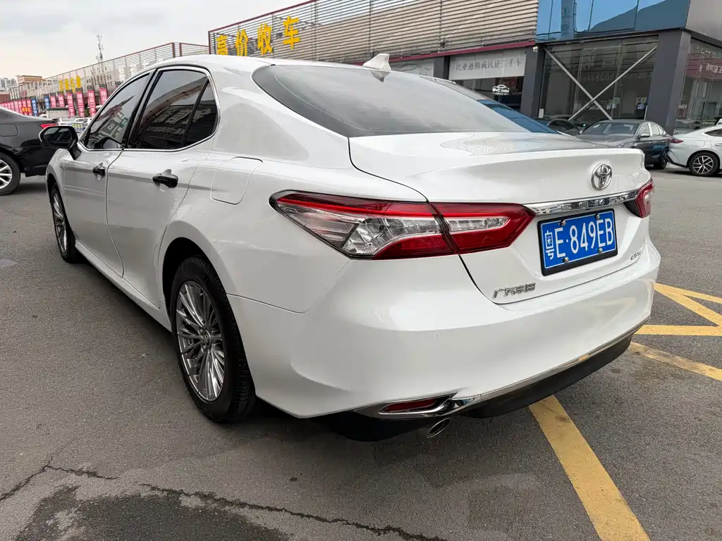 Toyota Camry 2020 — фото 9