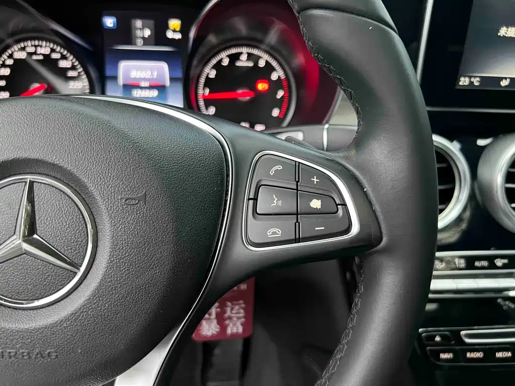 Mercedes-Benz GLC 2017 — фото 19