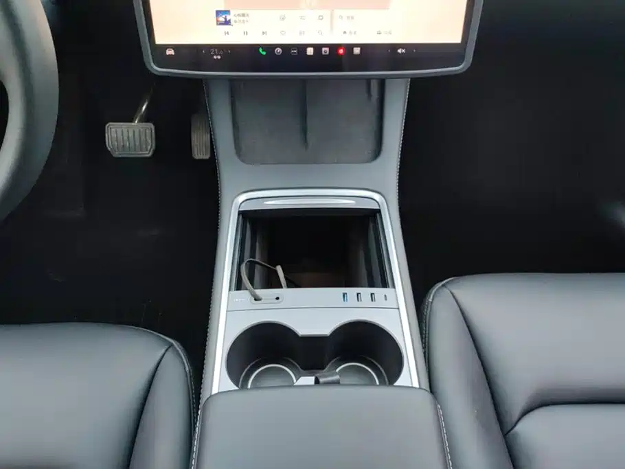 Tesla Model Y 2023 — фото 16