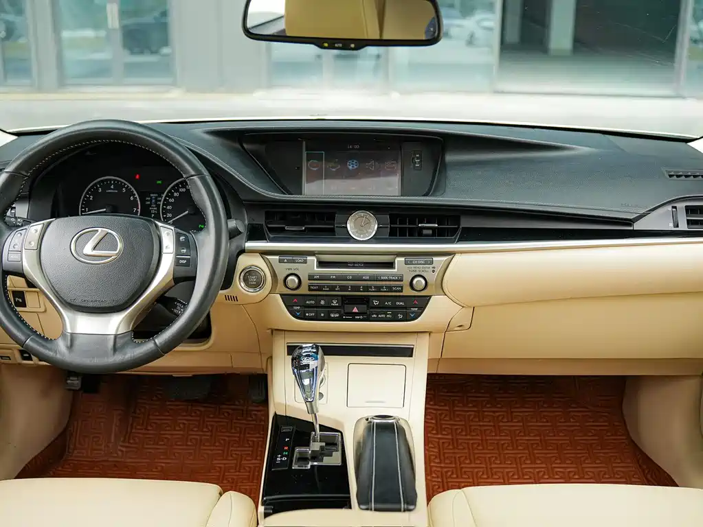 Lexus ES 2013 — фото 16