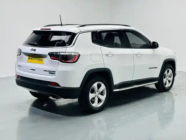 Jeep Compass 2018 — фото 7