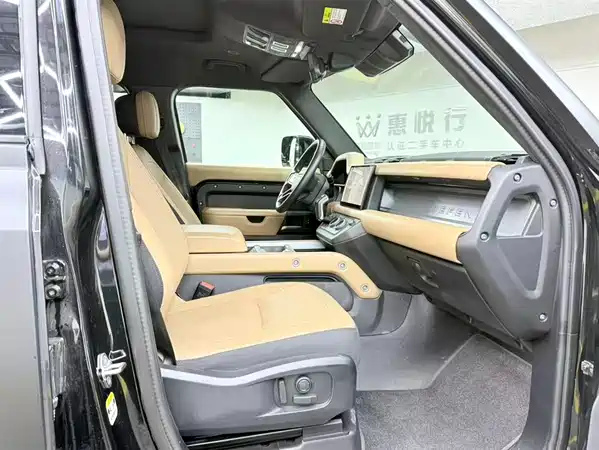 Land Rover Defender 2025